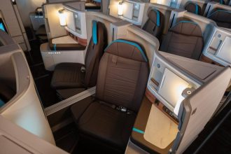 Best First and Business Class Seats on Domestic Airline Routes